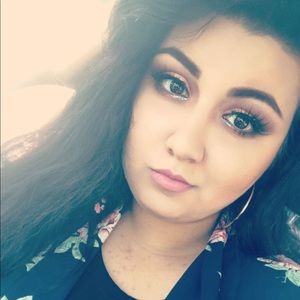 Meet your Posher, Dena